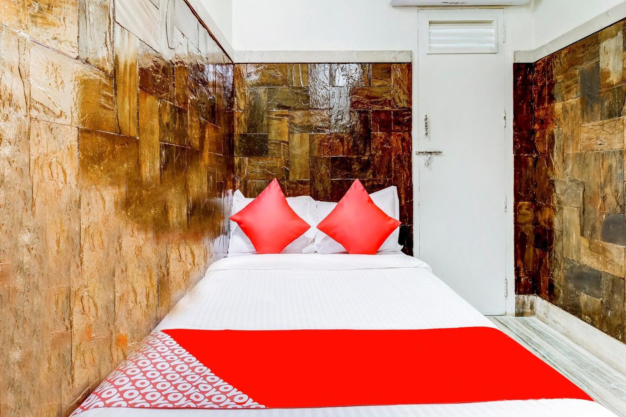 Super Oyo Hotel Dreamland مومباي المظهر الخارجي الصورة